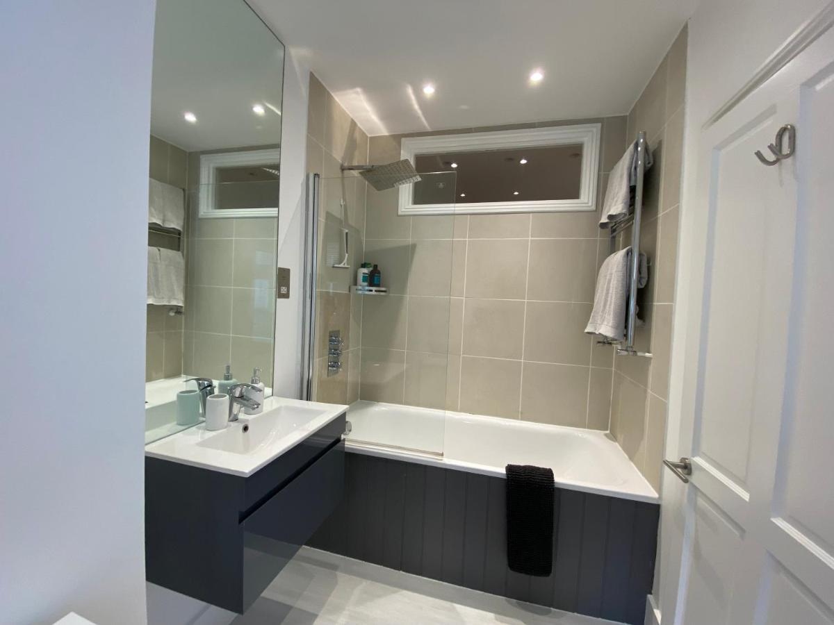 Fantastic Spacious Garden Flat With Own Private Entrance Londen Buitenkant foto